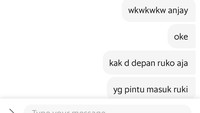 Pesan ayam geprek via ojol, akun X @knpsitot malah dapat pantun dari sopir ojolnya. Foto: X