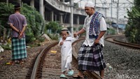 Seperti yang diceritakan oleh Ibnu Abbas, Siti Hajar dihadapkan dengan kondisi kehabisan air minum, yang menyebabkan dirinya tidak bisa menyusui Nabi Ismail AS.