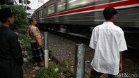 Pada pada saat itu Allah SWT memerintah mereka untuk menempati sebuah lembah yang tandus, gersang, bahkan tak ada satu pun pohon yang tumbuh di sekitarnya.