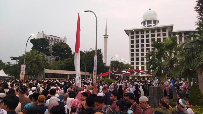 Kaum Muslimin Berbondong-bondong Meriahkan Salat Idul Adha di Masjid Istiqlal