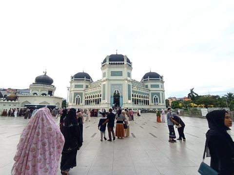 Suasana Salat Idul Adha di Masjid Raya Al-Mashun Medan