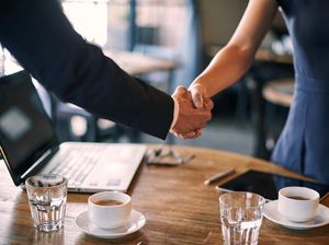 Manajer Perusahaan Ajak Calon Karyawan Ngopi Sebagai Tes Kerja