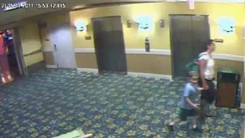 Timmothy Pitzen (2011): James Pitzen mengantar putranya Timothy ke TK di Aurora, Illinois. Tak lama setelahnya, ibunya Amy Fry-Pitzen, membawanya dari sekolah ke tempat rekreasi. Esok harinya, Timothy dan Fry-Pitzen terlihat di CCTV Kalahari Resort di Wisconsin. Ini terakhir kali anak itu terlihat. Esoknya, Fry-Pitzen menelepon beberapa kerabat untuk memberi tahu mereka baik-baik saja. Suara Timothy terdengar di latar belakang. Setelah terlihat sendirian di CCTV, Fry-Pitzen bunuh diri di penginapan di Illinois. Dia meninggalkan catatan putranya takkan pernah ditemukan tapi kondisinya aman. Foto: US Sun