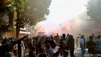 Selain menjadi hiburan warga kampung, arak-arakan ini juga dipercaya bermanfaat untuk hewan kurban. 