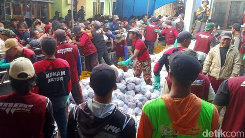 Tumpukan daging kurban di dusun Krajan Desa Batur, Kecamatan Batur Banjarnegara, Senin (17/6/2024).