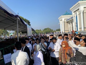Masjid Al-Akbar Surabaya Sembelih Hewan Kurban Hari Kedua Idul Adha