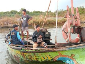 Bingung Isi Liburan? Cobain Yuk Keseruan Mancing di Laut Cirebon