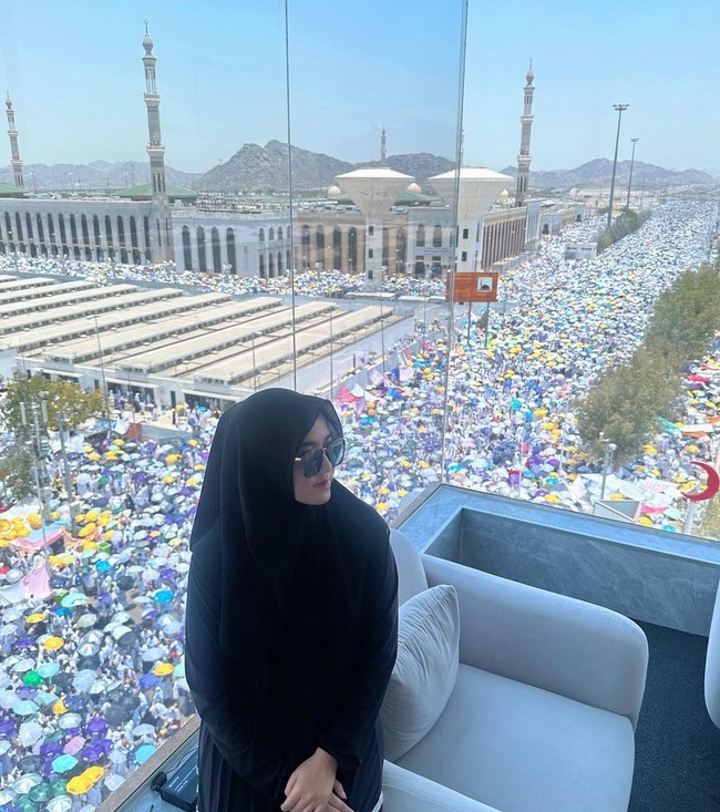 Sabda Ahessa menjadi salah satu orang yang mengomentari postingan Wirda tersebut. Ia menuliskan istri solehah. Foto: Instagram@wirda_mansur