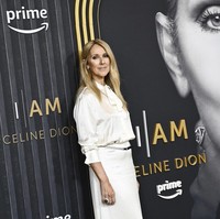 Film produksi Amazon yang bertajuk I Am: Celine Dion itu mengangkat kisah perjuangan sang diva melawan Stiff Person Syndrome. Penampilan Celine Dion turut menandai kembalinya ke karpet merah setelah sekian lama absen karena penyakit langka yang menyerang sistem saraf dan imun tubuh itu. (Foto: Evan Agostini/Invision/AP)