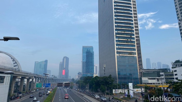Jakarta Berasap Pagi Ini, Gegara Bakar Sate?