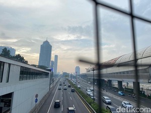 Jakarta Buka Opsi PJJ Jika Kualitas Udara Memburuk Imbas Asap Karhutla