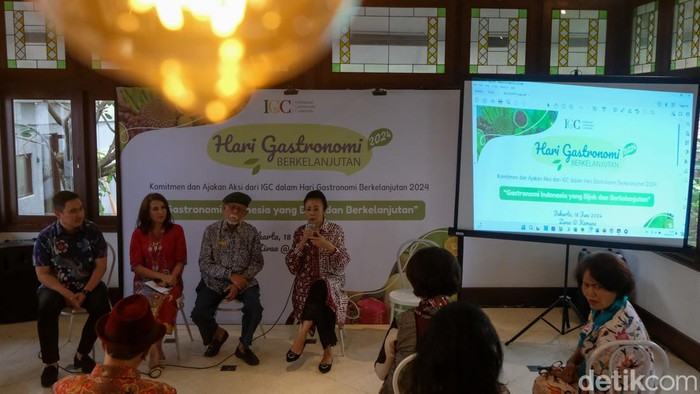 Gastronomi berkelanjutan adalah pendekatan pengolahan penyajian bahan pangan ramah lingkungan, mendukung kesejahteraan petani lokal, dan menjaga keanekaragaman hayati. Demikian dijelaskan dalam acara yang digelar Indonesian Gastronomy Community (IGC) di Jakarta, Selasa (18/6/2024).