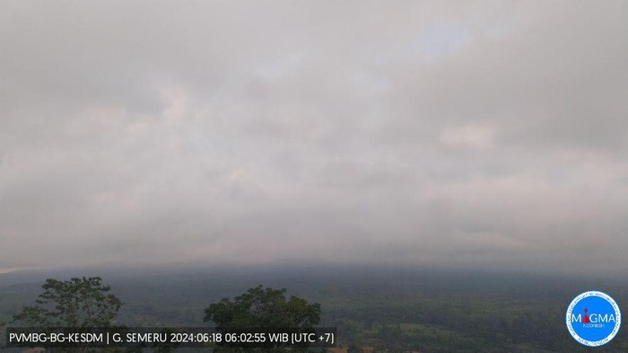 Erupsi Berlanjut, Gunung Semeru Melontarkan Abu dan Material Piroplastik, Warga Diminta Waspada