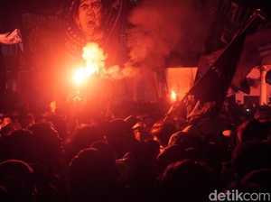 Meriahnya Bonek Rayakan Ulang Tahun ke-97 Persebaya Surabaya