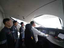 Intip Calon Masinis Belajar dalam Kabin Kereta Cepat