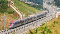 Setelah on job training selesai, tahap selanjutnya adalah teori di politeknik perkeretaapian Madiun, praktik di depo Tegalluar, job training, sertifikasi, dan akhirnya menjadi masinis Kereta Cepat.