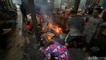 Potret Jasa Bakar Kepala dan Kaki Hewan Kurban di Bojonegoro