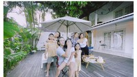 Momen kumpul keluarga juga sempat dibagikan. Saat itu, mereka berada di sebuah villa sedang menikmati aneka makanan. Foto: Instagram @jordionsu