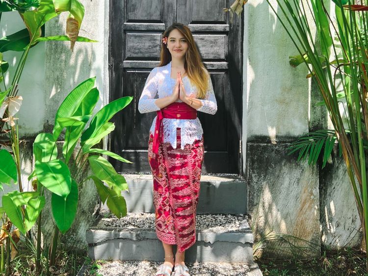 7 Foto Juliette Angela, Penyanyi Keroncong Disorot karena Dekat dengan Anji