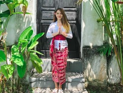 7 Foto Juliette Angela, Penyanyi Keroncong Disorot karena Dekat dengan Anji