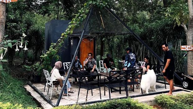 Kafe dekat Alun-alun Batu: De Kleine.