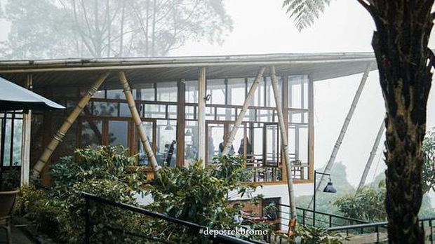 Kafe dekat Alun-alun Batu: De Potrek Coffee Batu.