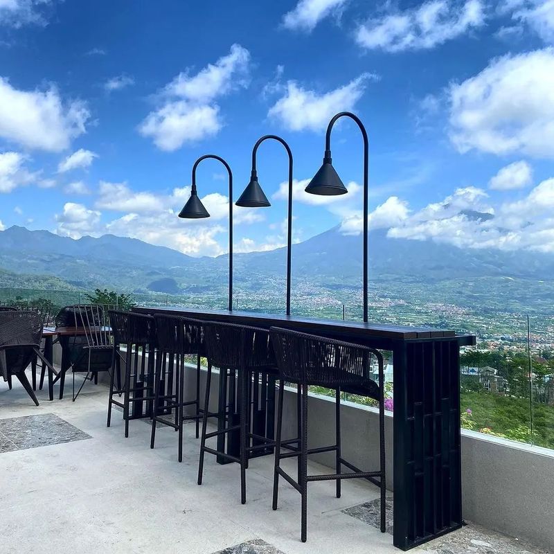 Kafe dekat Alun-alun Batu: Fifteen Celcius Skylounge.