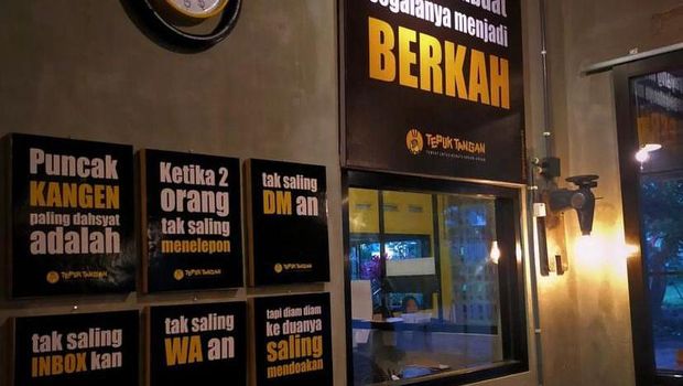 Kafe di Jember: Tepuk Tangan.