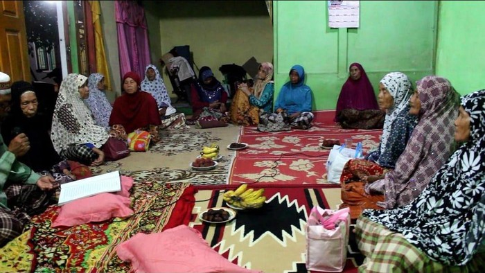 Kegiatan Manolam (Dok. Dinas Kebudayaan Provinsi Riau)