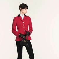 Koleksi Versace Resort 2025 karya Donatella Versace, menangkap kebutuhan generasi baru yang menginginkan lebih dari dunia mode. Versace mengusung warna-warna cerah nan eklektik  Foto: Dok. Versace.