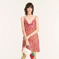 Koleksi Versace Resort 2025 karya Donatella Versace, menangkap kebutuhan generasi baru yang menginginkan lebih dari dunia mode. Versace mengusung warna-warna cerah nan eklektik  Foto: Dok. Versace.