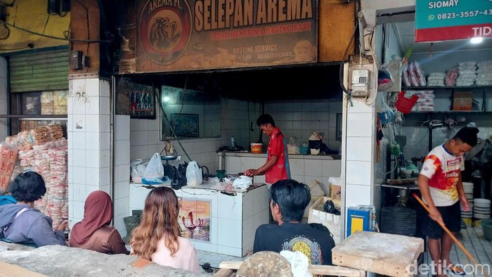 Lapak penggilingan daging di Kota Malang banjir pesanan saat Idul Adha.