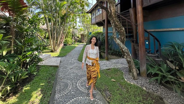 Potret Mantan Istri Aktor Korea yang Kerja di Hotel Mewah Bali, Pakai Kebaya