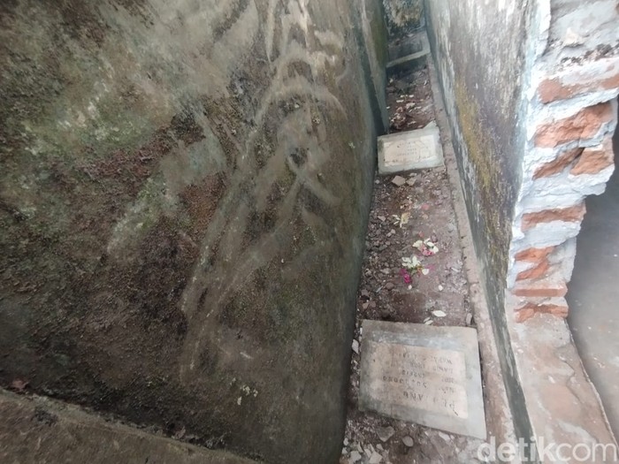 Makam pejuang yang ditemukan di Tanggul, Jember