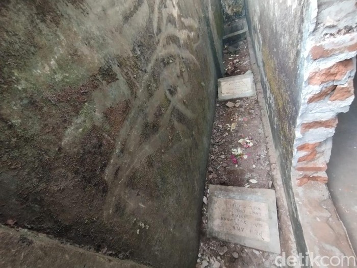 Makam pejuang yang ditemukan di Tanggul, Jember