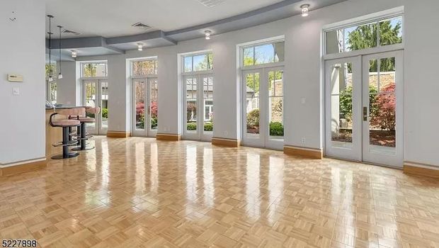 Mansion megah/ZIllow