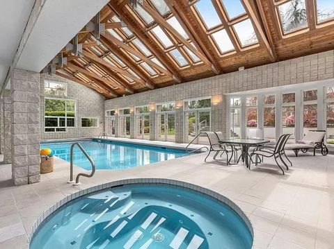Mansion megah/ZIllow