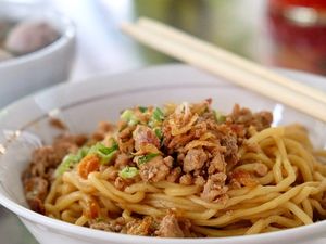 Bosan Makan Daging? Yuk, Jajan 5 Mie Ayam Legendaris Tersohor di Bogor Ini!