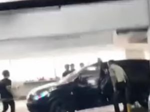 Muda-Mudi Ketahuan Mesum di Parkiran Mal Bandung