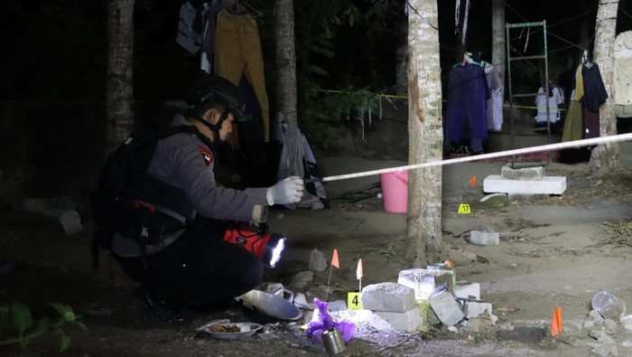 Olah TKP ledakan petasan di Sanden, Bantul, Selasa (18/6/2024).