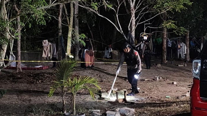 Olah TKP ledakan petasan di Sanden, Bantul, Selasa (18/6/2024).