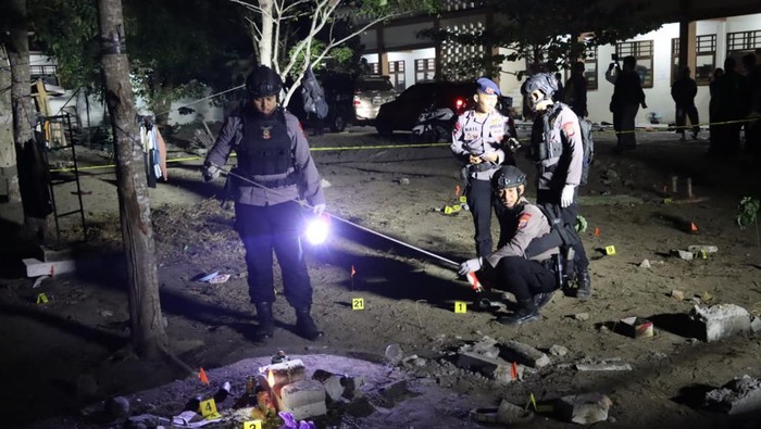 Olah TKP ledakan petasan di Sanden, Bantul, Selasa (18/6/2024).