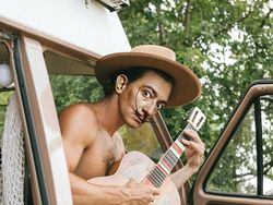 Ketika Photoshop Sulap ikon Klasik Jadi Influencer