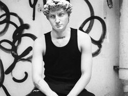 Ketika Photoshop Sulap ikon Klasik Jadi Influencer