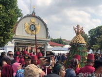 Meriahnya Grebeg Besar Keraton Jogja, Warga Antusias Berebut Gunungan