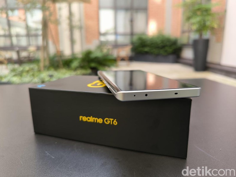 Realme GT 6