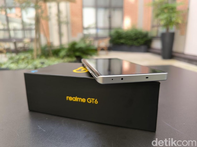 Realme GT 6 Realme GT 6