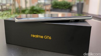 Tombol daya dan pengatur volume ditempatkan di sisi kanan. Foto: Rachmatunnisa