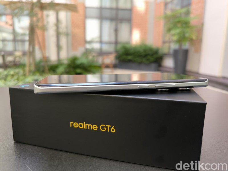 Realme GT 6