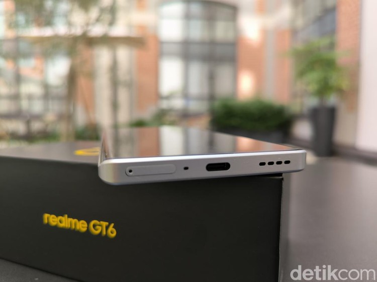 Realme GT 6